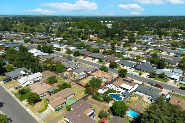 2868 De Ovan Ave, Stockton, CA 95204