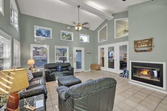 1518 Lakeside DR W, Canyon Lake, TX 78133