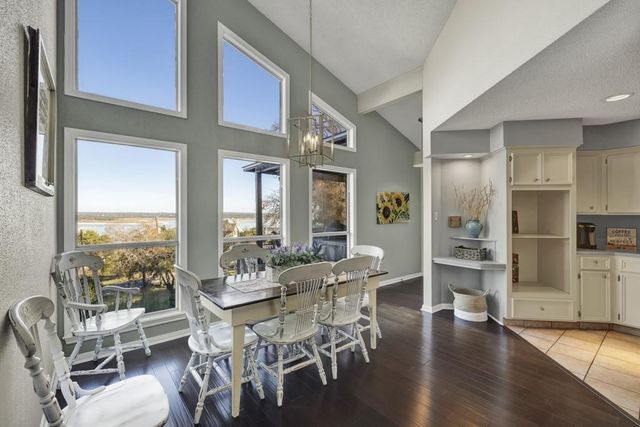 1518 Lakeside DR W, Canyon Lake, TX 78133