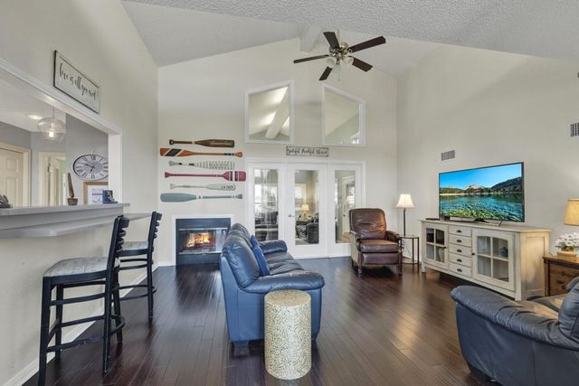1518 Lakeside DR W, Canyon Lake, TX 78133