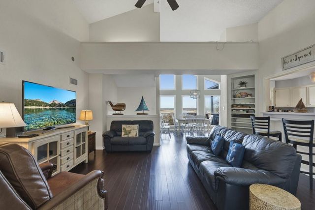 1518 Lakeside DR W, Canyon Lake, TX 78133