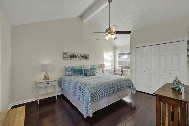 1518 Lakeside DR W, Canyon Lake, TX 78133