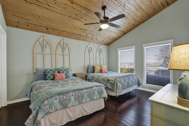 1518 Lakeside DR W, Canyon Lake, TX 78133
