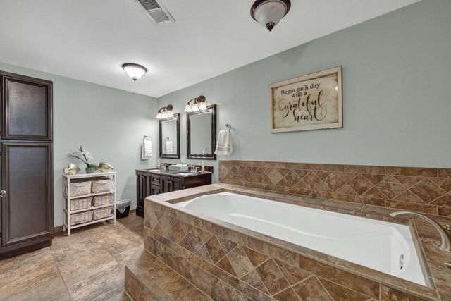 1518 Lakeside DR W, Canyon Lake, TX 78133