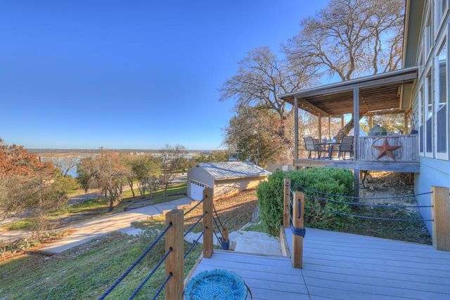 1518 Lakeside DR W, Canyon Lake, TX 78133