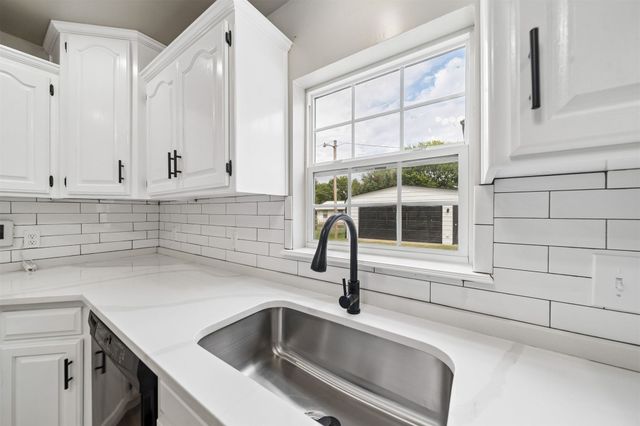 220 E 8th Street, Claremore, OK 74018
