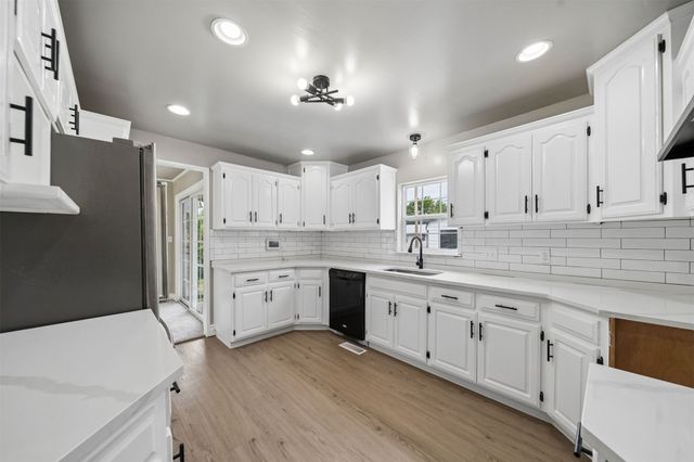 220 E 8th Street, Claremore, OK 74018