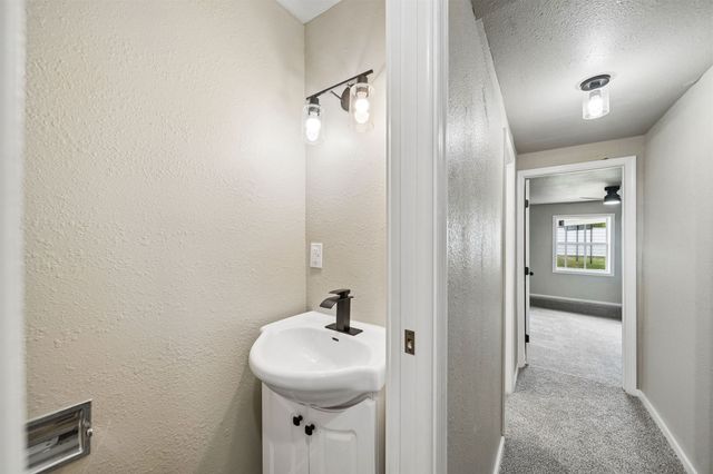 220 E 8th Street, Claremore, OK 74018