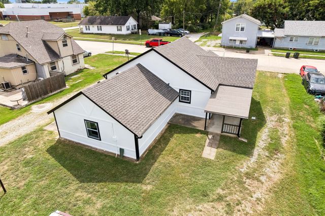 220 E 8th Street, Claremore, OK 74018