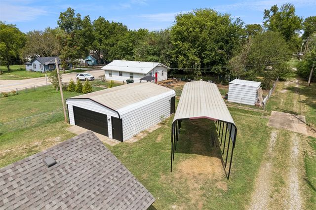 220 E 8th Street, Claremore, OK 74018