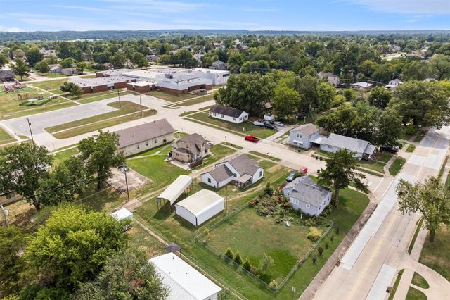 220 E 8th Street, Claremore, OK 74018