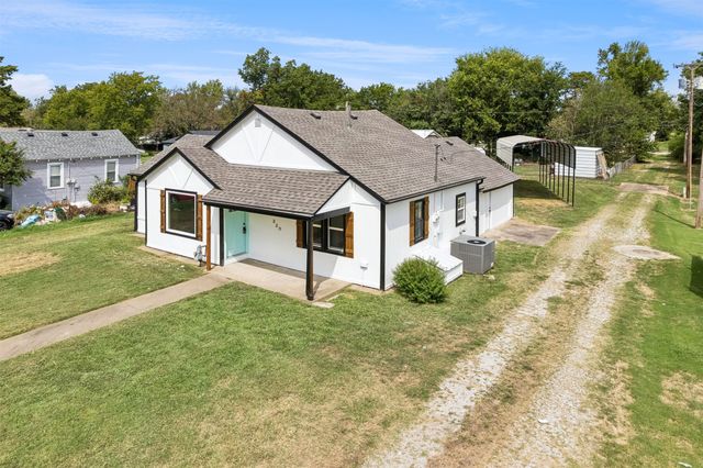 220 E 8th Street, Claremore, OK 74018