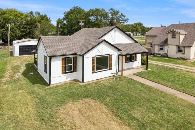 220 E 8th Street, Claremore, OK 74018