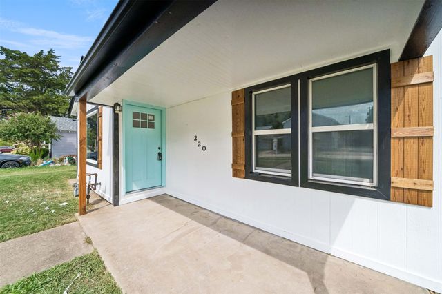 220 E 8th Street, Claremore, OK 74018