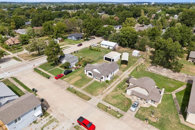 220 E 8th Street, Claremore, OK 74018