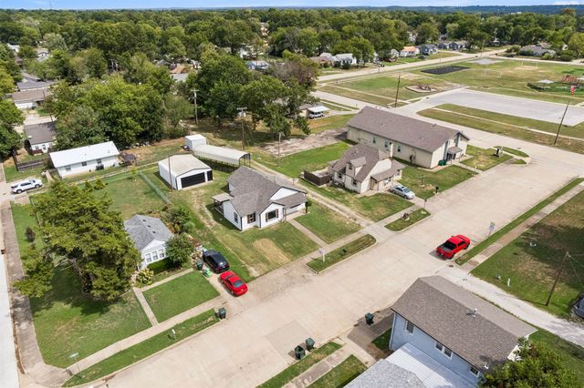 220 E 8th Street, Claremore, OK 74018