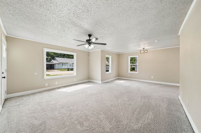 220 E 8th Street, Claremore, OK 74018