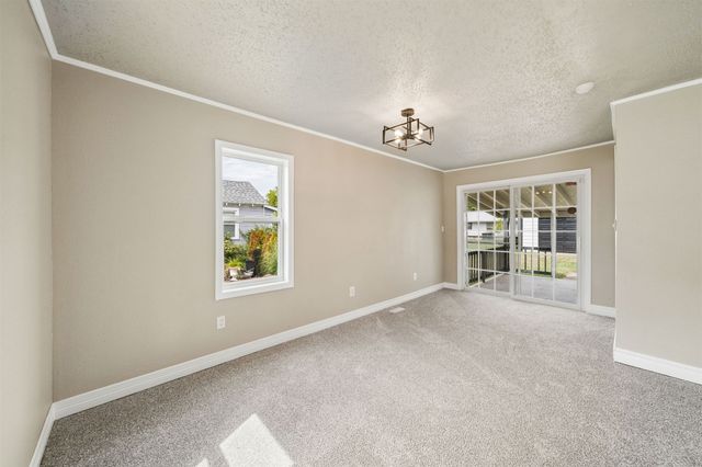 220 E 8th Street, Claremore, OK 74018