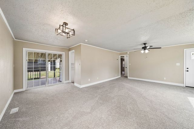 220 E 8th Street, Claremore, OK 74018