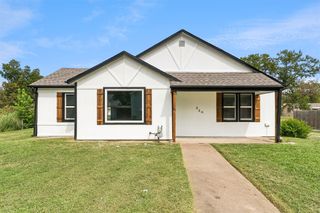 220 E 8th Street, Claremore, OK 74018