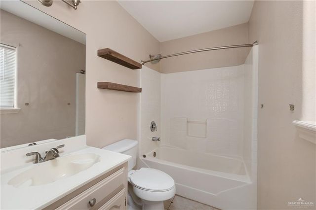 192 Laureles Drive, Elsa, TX 78543