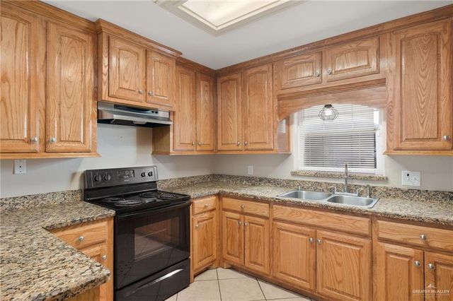 192 Laureles Drive, Elsa, TX 78543