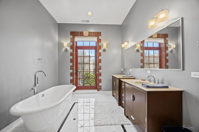 3015 Lincoln Road, Oak Brook, IL 60523