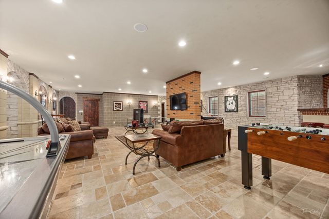 3015 Lincoln Road, Oak Brook, IL 60523