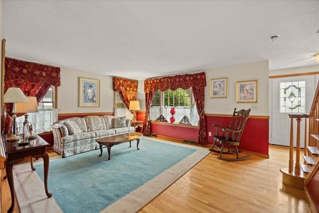 104 Leonard Farm Rd, Abington, MA 02351