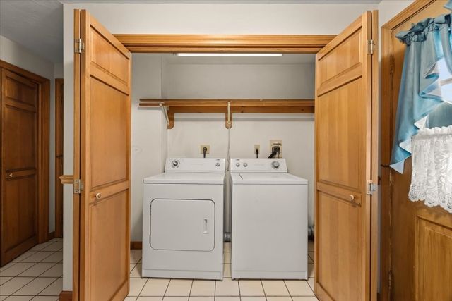 104 Leonard Farm Rd, Abington, MA 02351