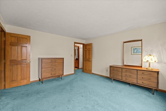 104 Leonard Farm Rd, Abington, MA 02351