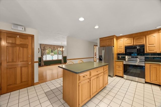 104 Leonard Farm Rd, Abington, MA 02351