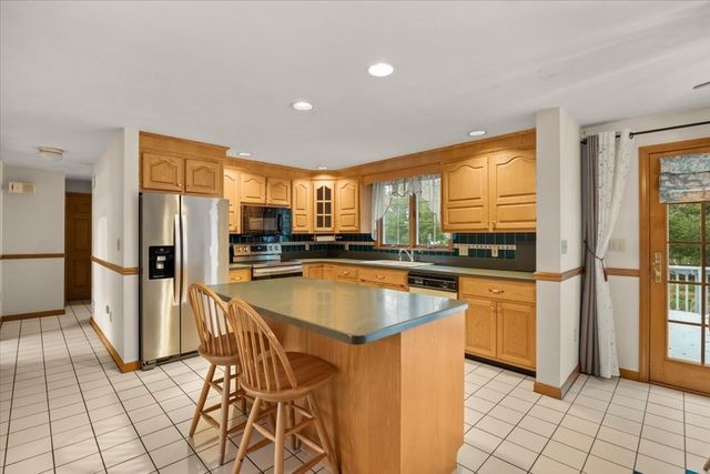 104 Leonard Farm Rd, Abington, MA 02351