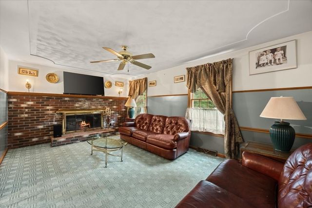 104 Leonard Farm Rd, Abington, MA 02351