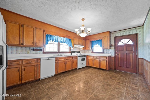 439 Vine Swamp Road, Kinston, NC 28504