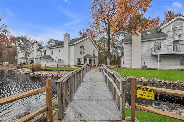 517 Seahorse RN, Chesapeake, VA 23320