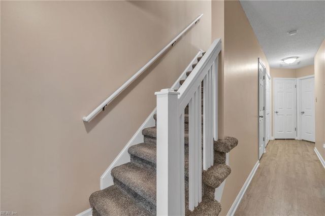 517 Seahorse RN, Chesapeake, VA 23320