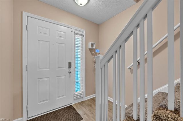 517 Seahorse RN, Chesapeake, VA 23320