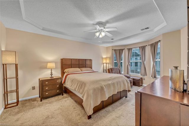 517 Seahorse RN, Chesapeake, VA 23320