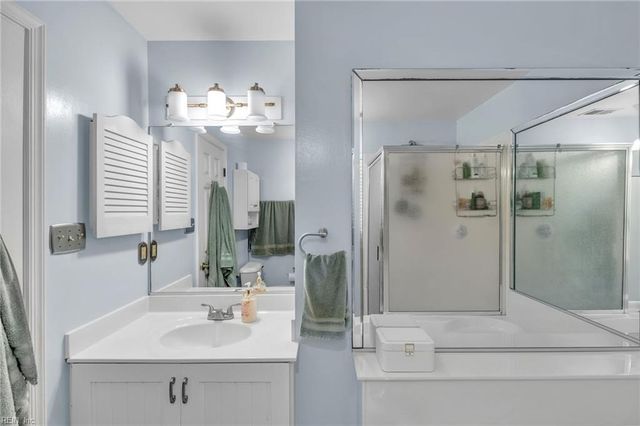 517 Seahorse RN, Chesapeake, VA 23320