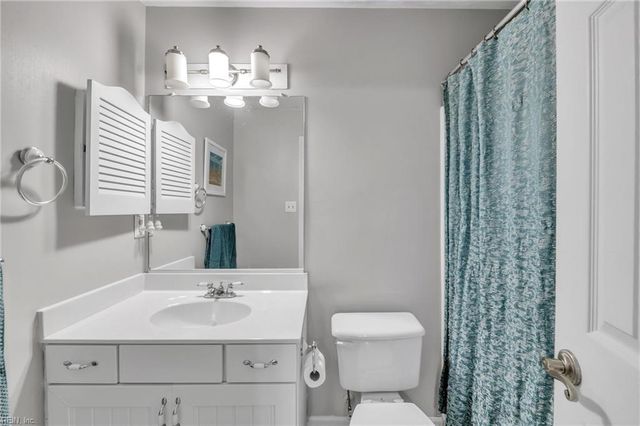 517 Seahorse RN, Chesapeake, VA 23320