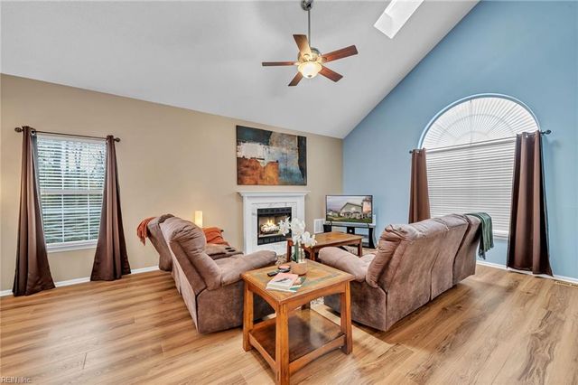 517 Seahorse RN, Chesapeake, VA 23320