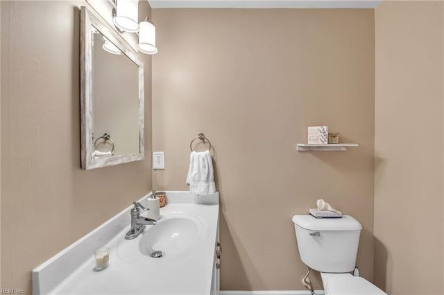 517 Seahorse RN, Chesapeake, VA 23320