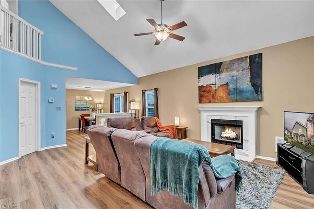 517 Seahorse RN, Chesapeake, VA 23320