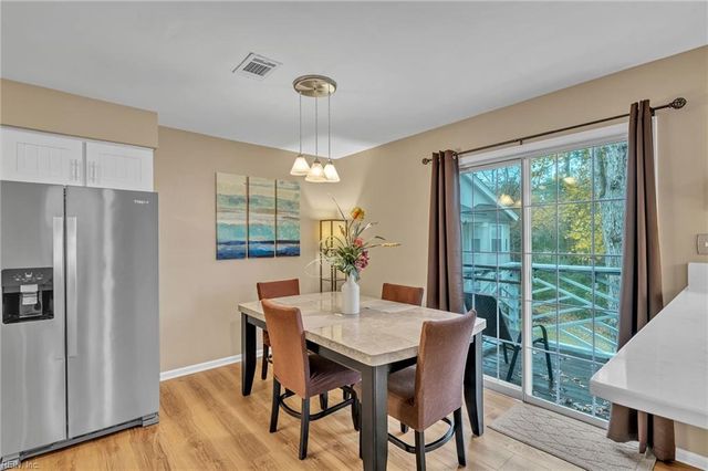 517 Seahorse RN, Chesapeake, VA 23320