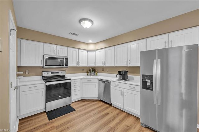 517 Seahorse RN, Chesapeake, VA 23320