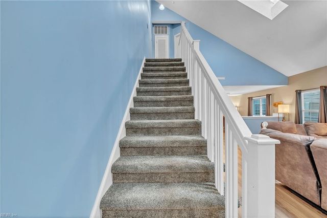 517 Seahorse RN, Chesapeake, VA 23320