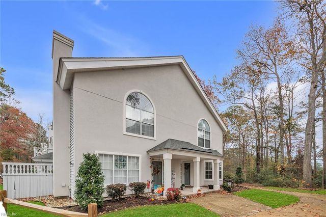 517 Seahorse RN, Chesapeake, VA 23320