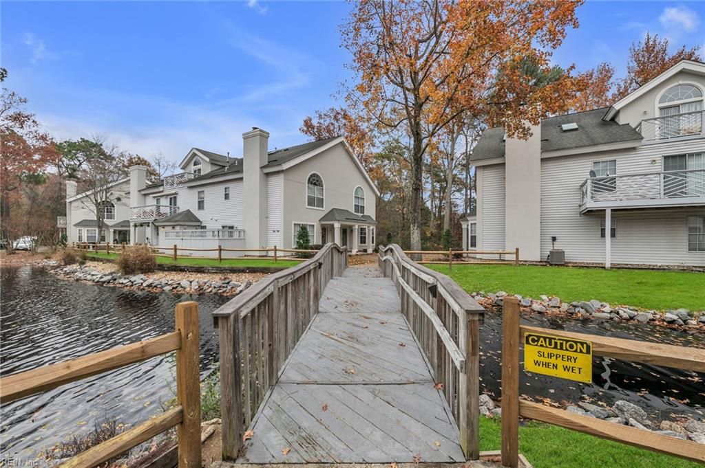 517 Seahorse RN, Chesapeake, VA 23320