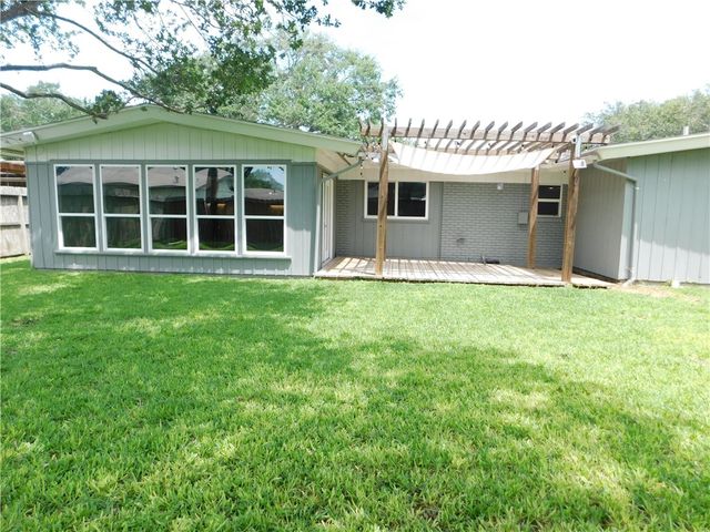 613 Driftwood Pl, Corpus Christi, TX 78411